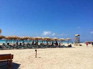 Elafonisi Beach: Only beach chairs and food stand (not in the photo).